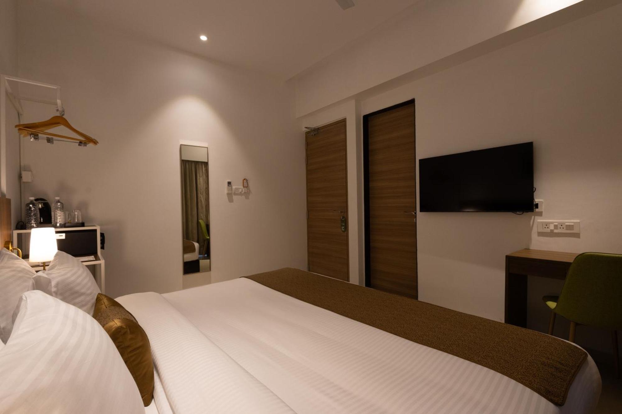 Freesia Residency By Express Inn - Navi Mumbai Extérieur photo
